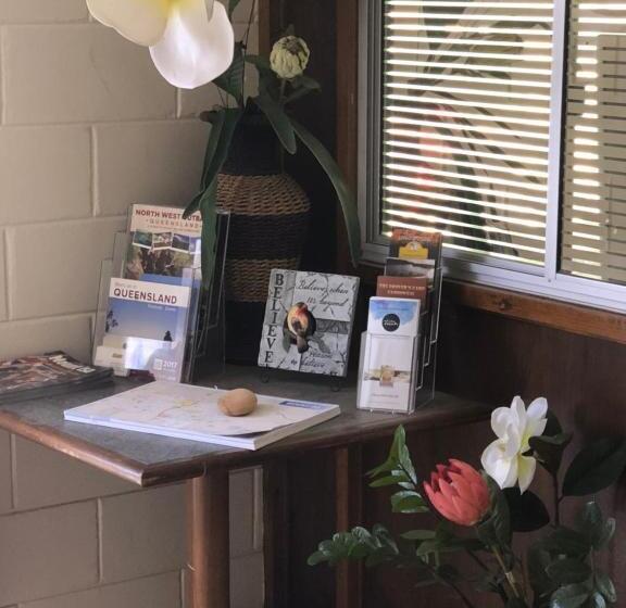 اتاق خانوادگی, Accommodation @ Isa