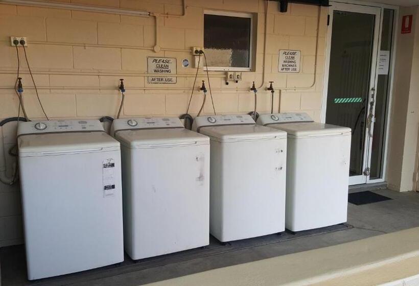 اتاق استاندارد با سرویس بهداشتی مشترک, Accommodation @ Isa