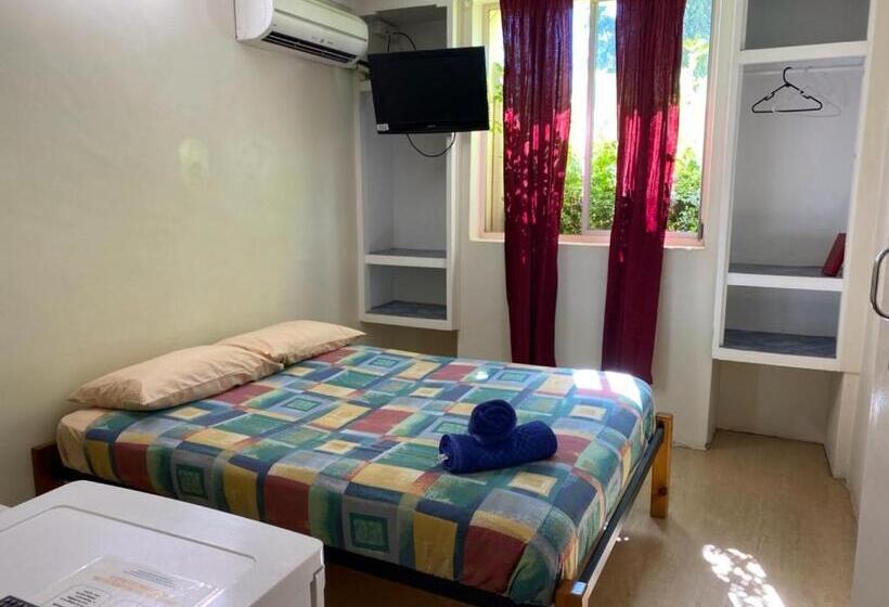 اتاق استاندارد با سرویس بهداشتی مشترک, Accommodation @ Isa