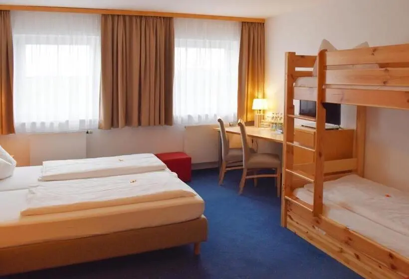 スタンダード4人部屋, Familienhotel Nahe Der Therme Erding