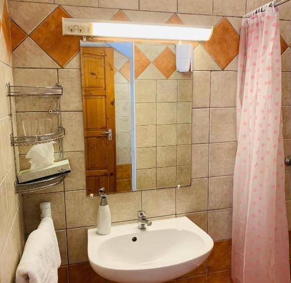 اتاق اکونومی, Egria Apartments