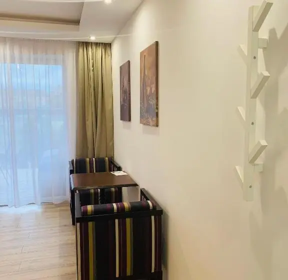 バルコニー付き１ベッドルームアパートメント, Egria Apartments