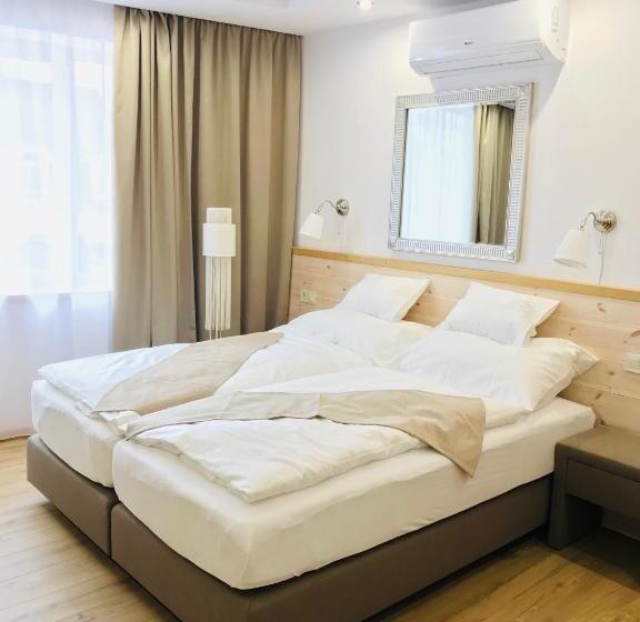 استودیوی لوکس, Egria Apartments