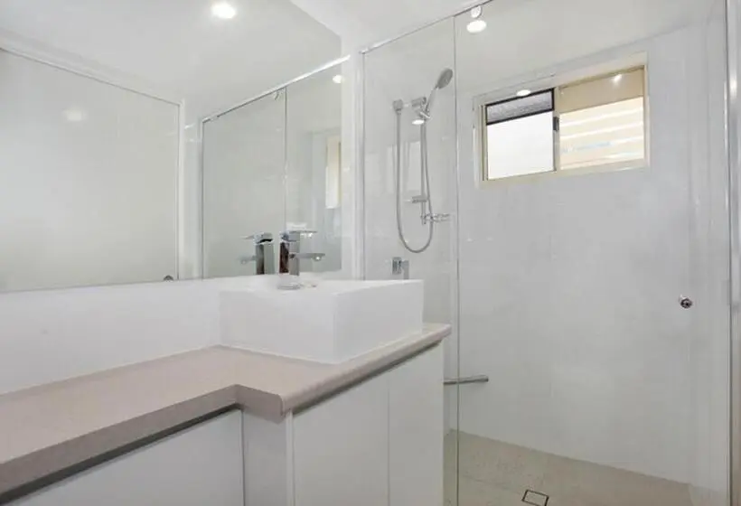 آپارتمان 2 خوابه, Kings Way Apartments