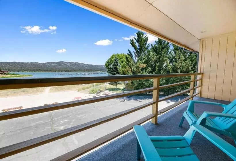 اتاق استاندارد چهار تخته, Big Bear Lake Front Lodge