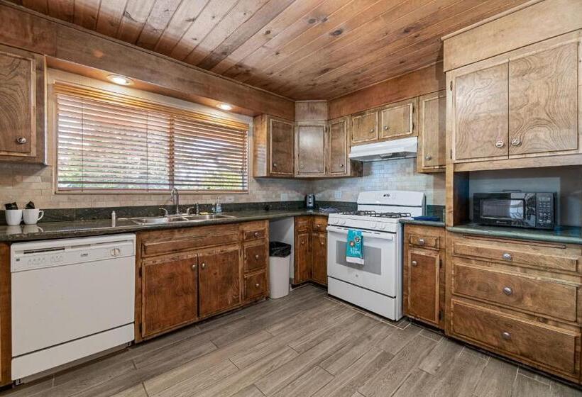 1 Bedroom Apartment Lake View, Big Bear Lake Front Lodge