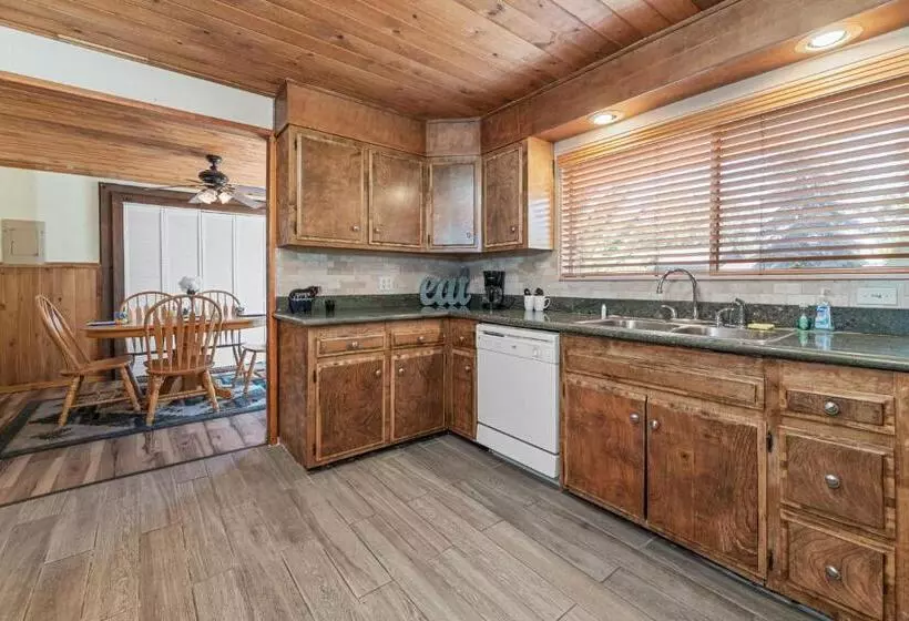 1 Bedroom Apartment Lake View, Big Bear Lake Front Lodge