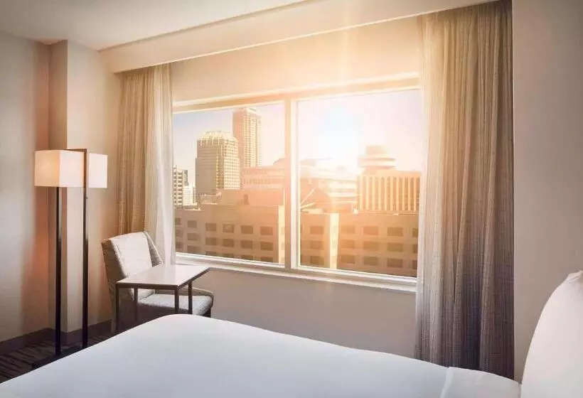 اتاق استاندارد با چشم‌انداز, Indianapolis Marriott Downtown