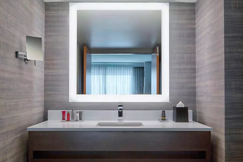 اتاق استاندارد برای معلولان, Indianapolis Marriott Downtown