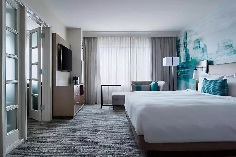 اتاق استاندارد با تخت بزرگ برای معلولان, Indianapolis Marriott Downtown