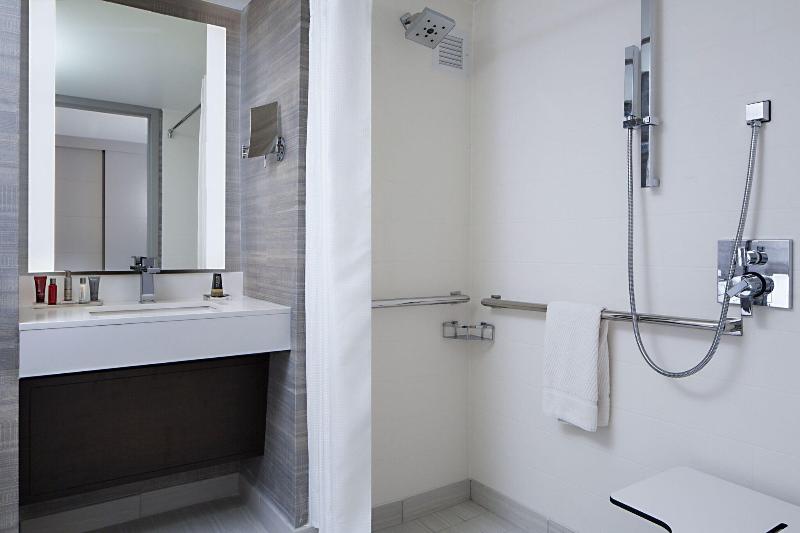 חדר סטנדרט, מיטת קינג, מותאם לאדם עם מוגבלויות, Indianapolis Marriott Downtown