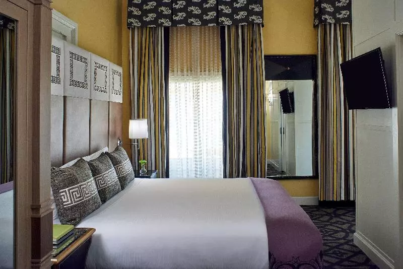 Deluxe Room King Size Bed
