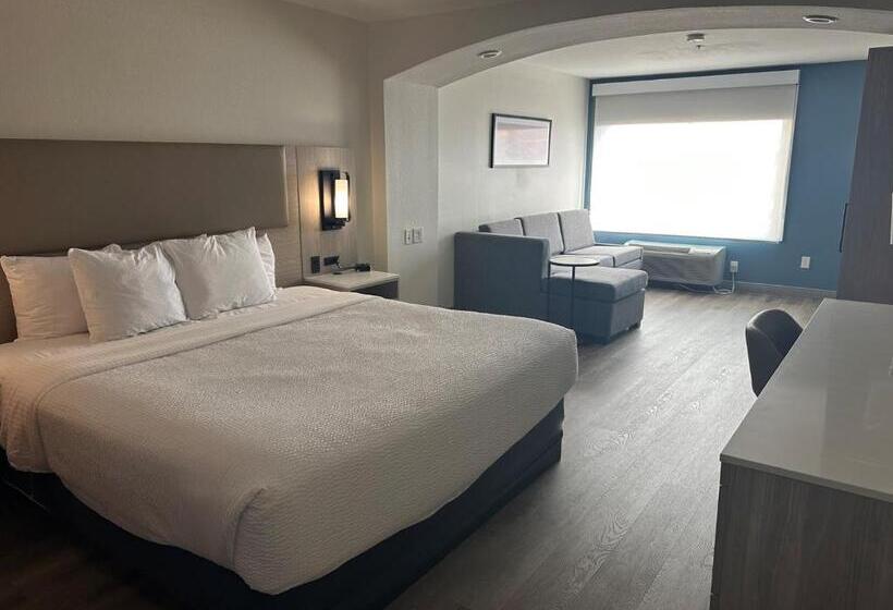 Люкс Кровать Кинг, La Quinta By Wyndham Albuquerque Midtown Newly Renovated