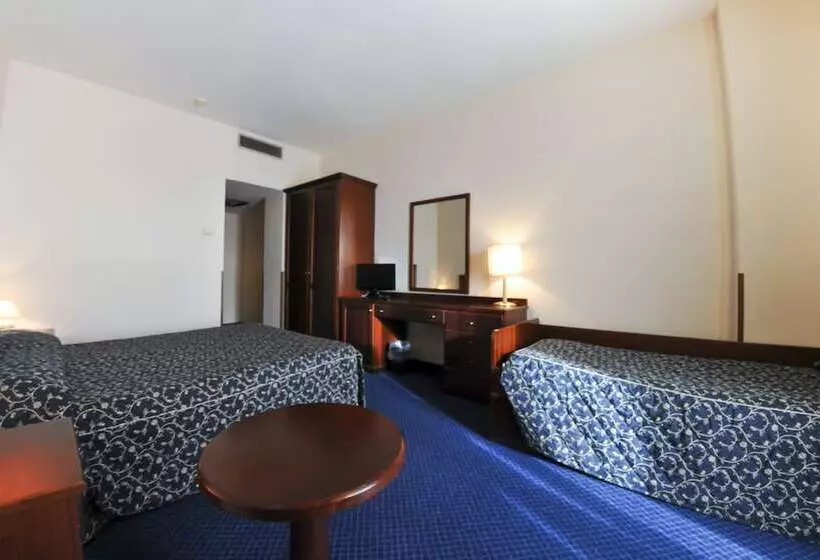 Economy Quadruple Room, Mediterraneo