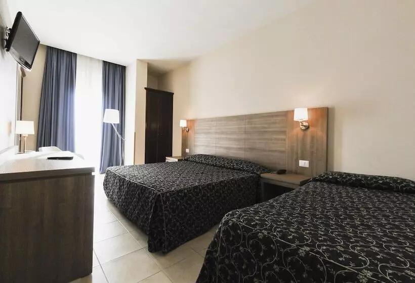 Economy Quadruple Room, Mediterraneo