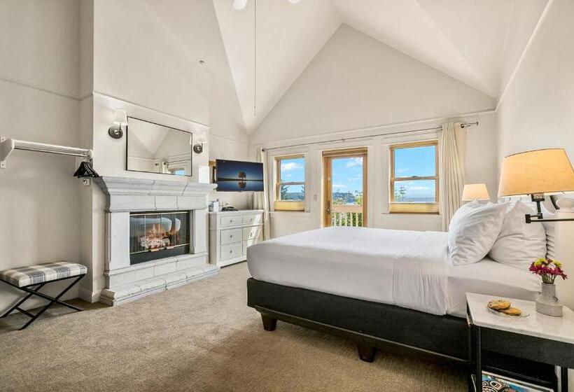 带大床的豪华间, Saratoga Inn