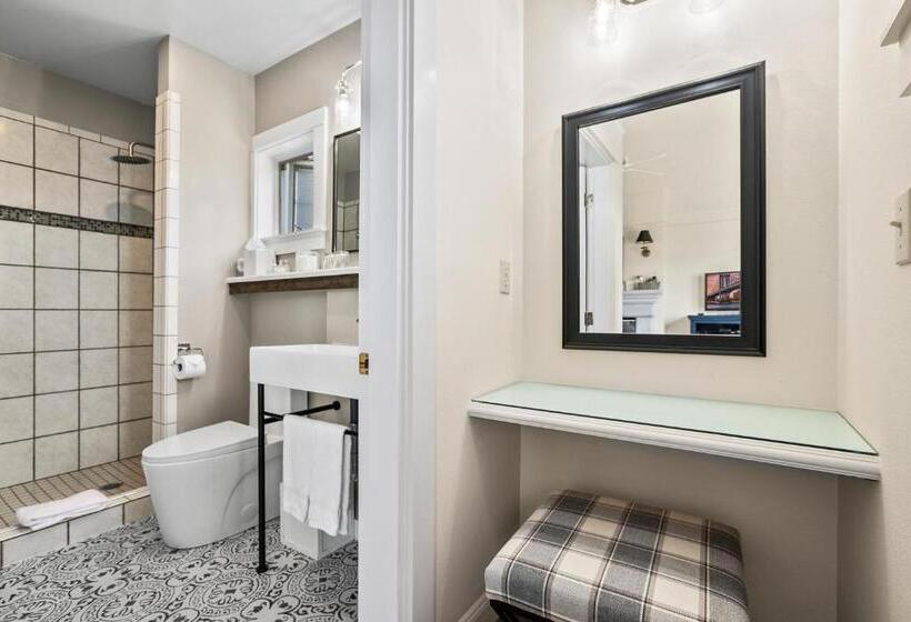 豪华房间, Saratoga Inn