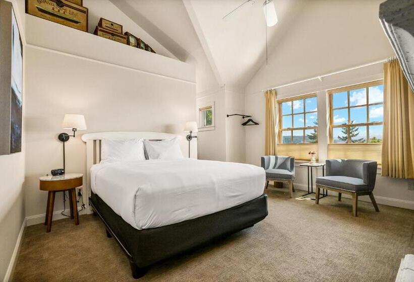 디럭스 룸, Saratoga Inn