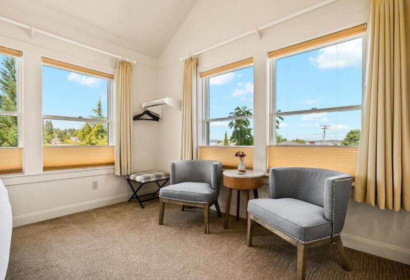 豪华房间, Saratoga Inn