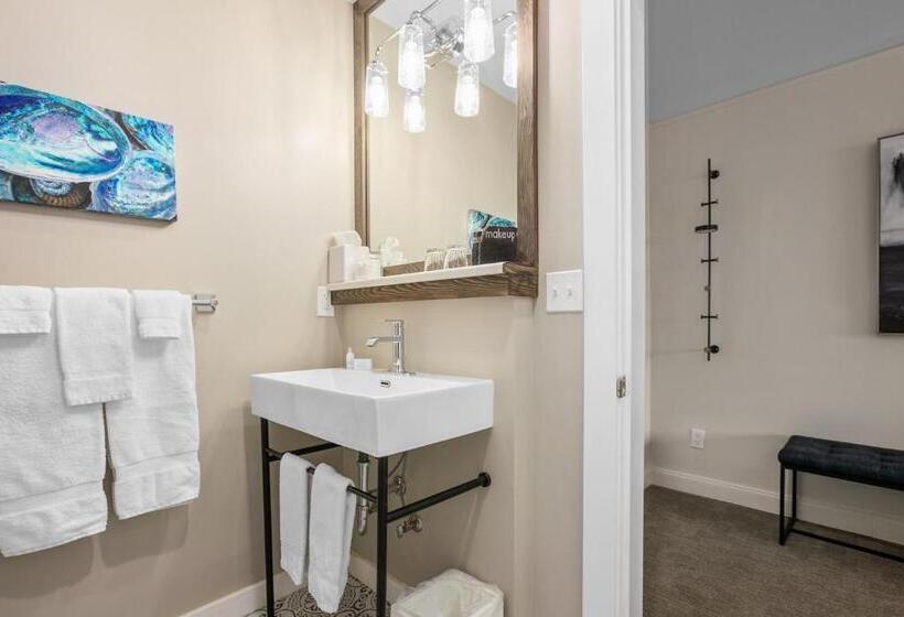 带大床的标准间, Saratoga Inn