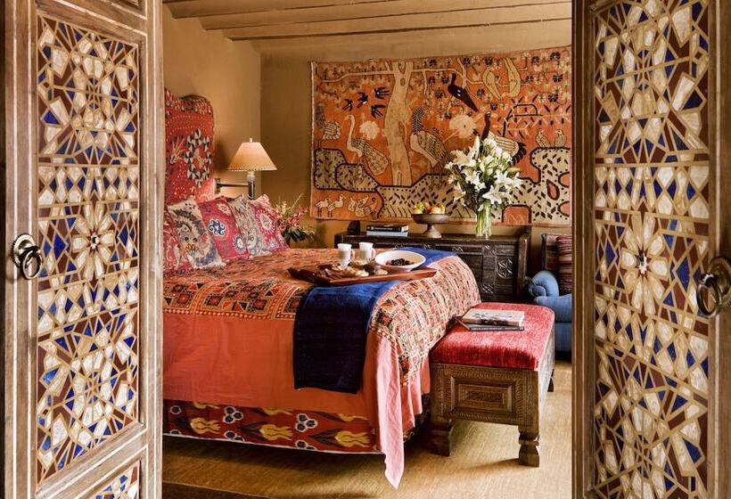 プレミアムスイート, The Inn Of The Five Graces