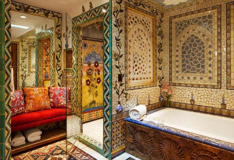 מיטת קינג בסוויטה, The Inn Of The Five Graces