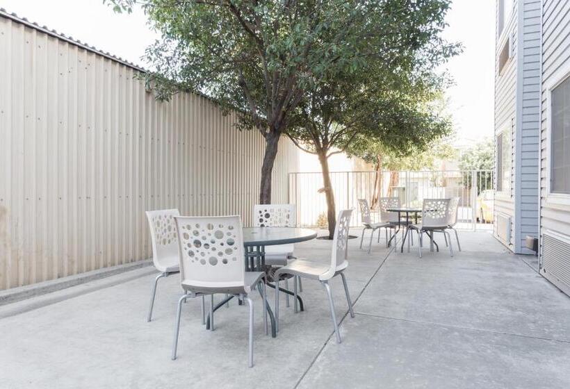 스위트, Microtel Inn & Suites Modesto