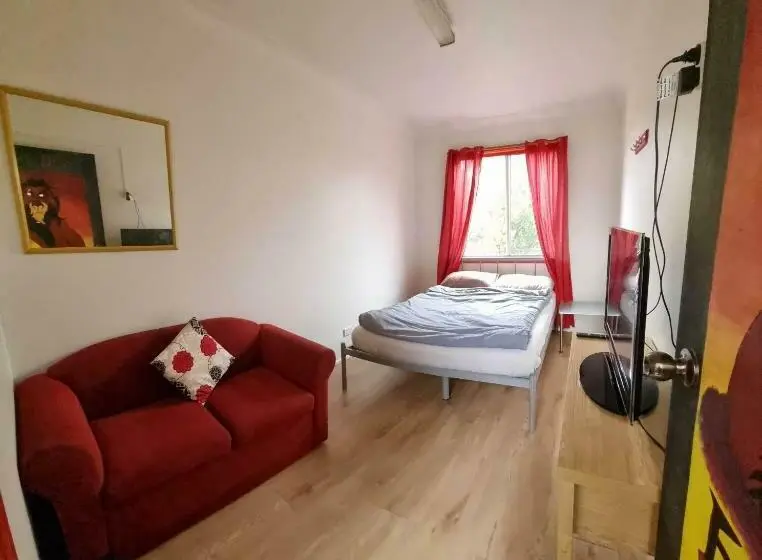 اتاق استاندارد با سرویس بهداشتی مشترک, Beachside Backpackers