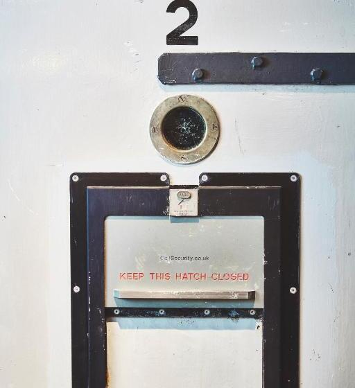 Habitación Estándar Baño Exterior, Garrison Cells