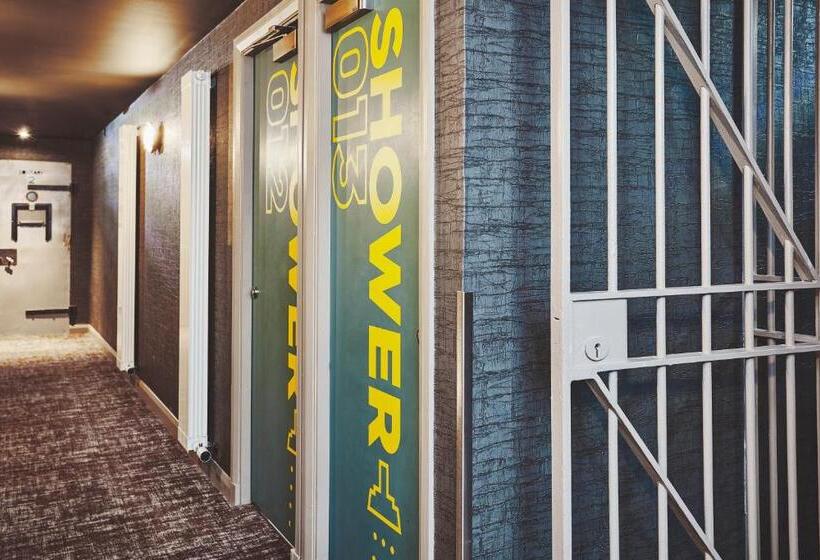 Habitación Estándar Baño Exterior, Garrison Cells