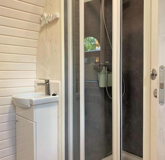 חדר משפחתי, Iglu An Land