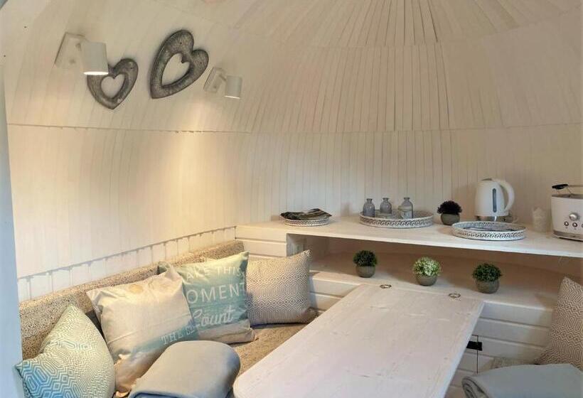 חדר משפחתי, Iglu An Land