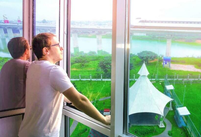 Номер Superior Кровать Кинг, Le Premier Hotel Deltamas