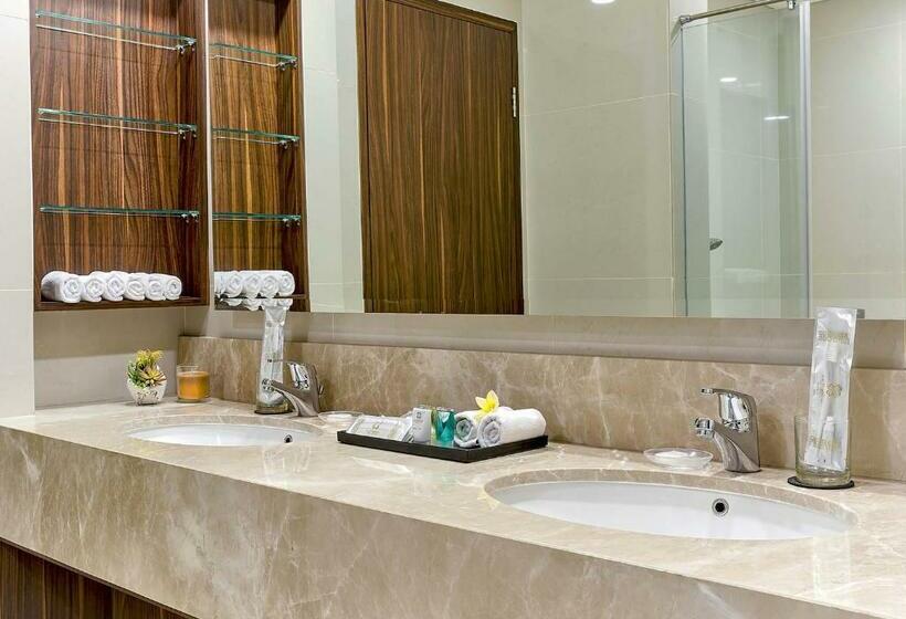 Номер Superior Кровать Кинг, Le Premier Hotel Deltamas