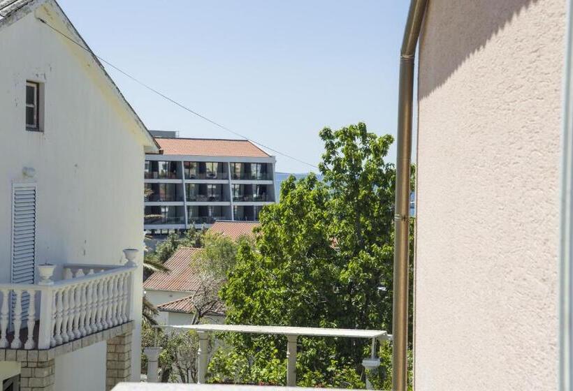 Трехместный Номер Стандарт с Балконом, Rooms Anđela