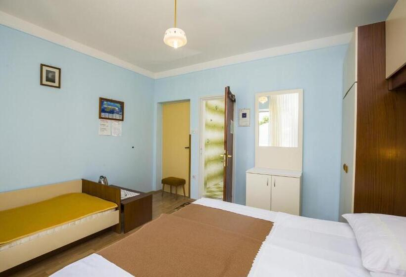 Трехместный Номер Стандарт с Балконом, Rooms Anđela