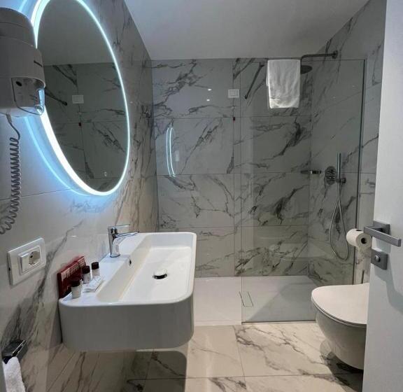 اتاق لوکس با چشم‌انداز شهر, Soul Art