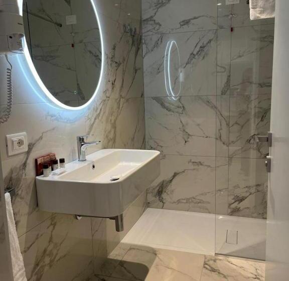 اتاق لوکس با چشم‌انداز شهر, Soul Art