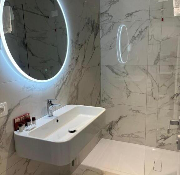 اتاق لوکس با چشم‌انداز شهر, Soul Art