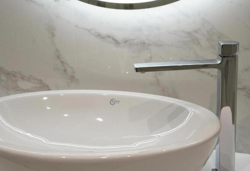 اتاق لوکس با چشم‌انداز شهر, Soul Art