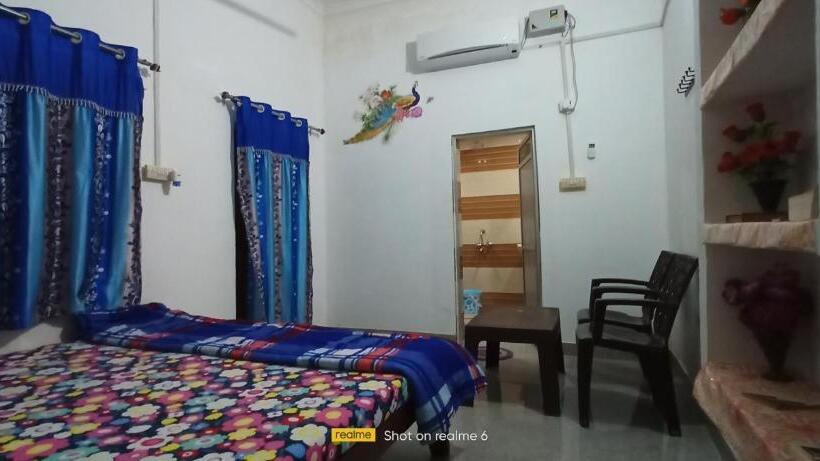 اتاق لوکس با چشم‌انداز شهر, Hostel Buddha Khajuraho