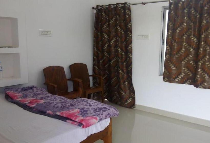 اتاق استاندارد با سرویس بهداشتی مشترک, Hostel Buddha Khajuraho