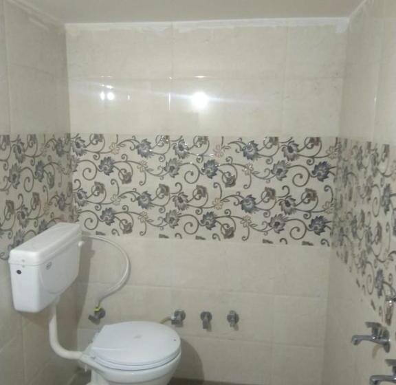 اتاق استاندارد با سرویس بهداشتی مشترک, Hostel Buddha Khajuraho