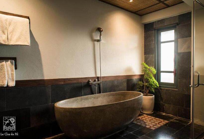 اتاق لوکس با تخت بزرگ, Le Clos Du Fil