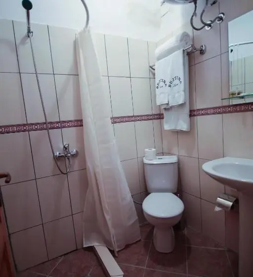 آپارتمان 2 خوابه, Bujtina Leon's Apartments