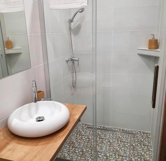 חדר משפחתי, Naturella Panzió