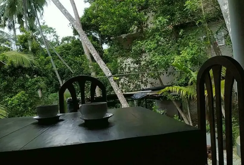 اتاق لوکس سه تخته, Top Rock Villa Unawatuna