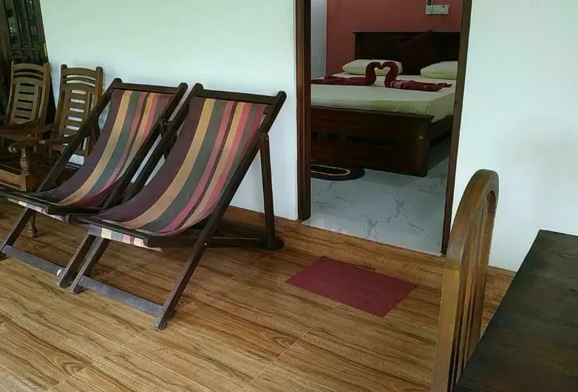 اتاق لوکس, Top Rock Villa Unawatuna