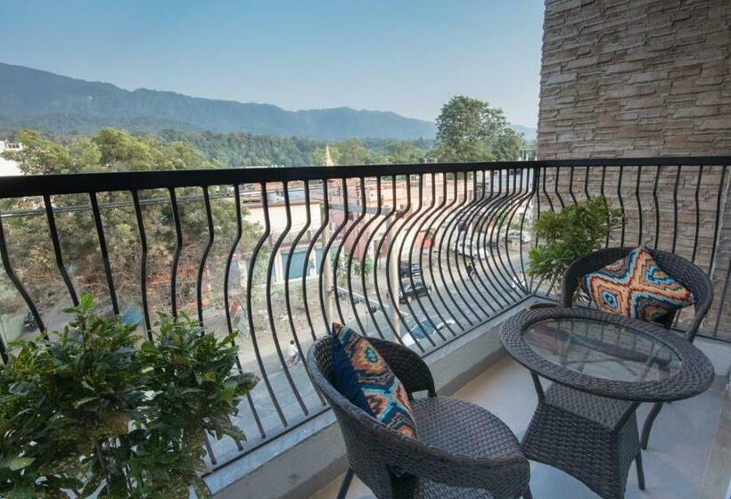 家庭间, Holywater By Ganga Kinare