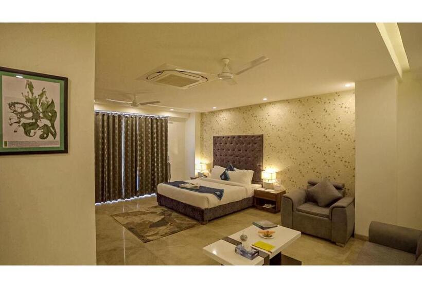 家庭间, Holywater By Ganga Kinare